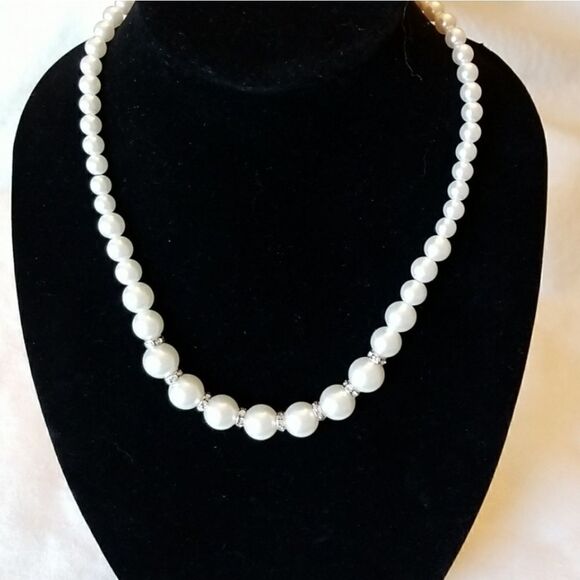 Paparazzi Set Faux Pearls necklace & earrings - Picture 2 of 7